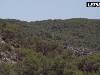 Slim Babes Carolina & Tiffany Passionate Kissing & Fucking - A GIRL KNOWS