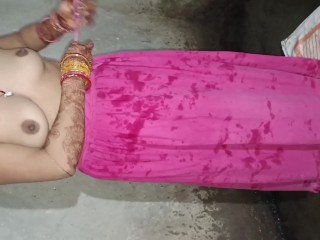 Indian kaamukh bhabhi ko jor se Lagi thi Dever ke saamne peshab kar diya