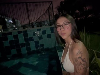 Follando con mi vecina colombiana! Le gusta duro!