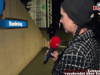 Deutsche Straßenumfrage: Moderatorin fickt Passanten