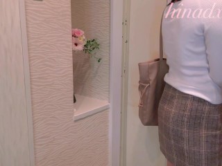 ノーブラ散歩後に玄関で即オナニー♡お〇んこ汁が溢れちゃった…