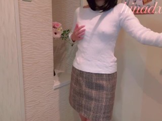 ノーブラ散歩後に玄関で即オナニー♡お〇んこ汁が溢れちゃった…