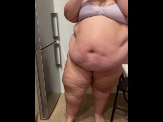 Ssbbw 18 years old doesn't fit in the kitchen