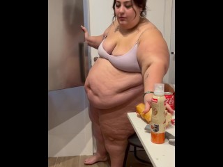 Ssbbw 18 years old doesn't fit in the kitchen