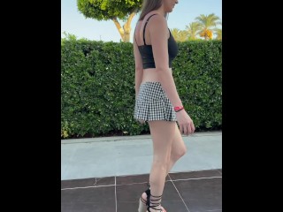 🔥Mini skirt long legs  Hot walk in  hôtel garden 🔥