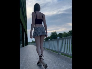 🔥Mini skirt long legs  Hot walk in  hôtel garden 🔥