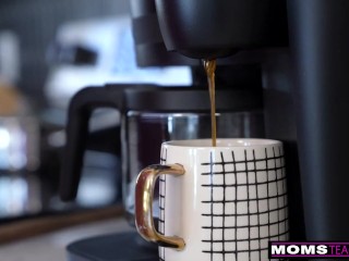 Hot Blonde Stepmama Millie Morgan Shares Her Perfect Recipe for a Delectable Creampie - S22:E6