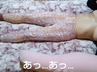 【字幕付き】ベッドの上で抱き枕に発情媚び媚び腰ヘコオナニーする変態日本人女性。