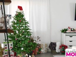 Mrs. Clause Needs a Well-Hung Elf to Lift Her Christmas Spirit S1:E7