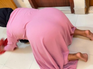 Egyptian Big Ass & Pussy Hot Stepmom Stuck Under Bed Then She Want Hardcore Fuck From Son's Friend