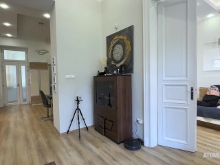 Spio il mio fidanzato scopare la collega Troia. Mi unisco e Lecco la sborra dalla sua figa