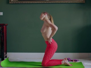 WOWGIRLS Beautiful blonde girl Diana Heaven doing yoga and masturbating