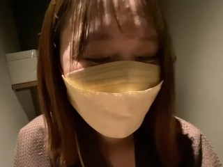 トイレでオナニー中に撮影者が勃ってしまったのでフェラしちゃいました/オナニー/フェラ/素人/日本人/カップル/陰毛