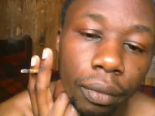 18 year old SMOKING WEED 😮😮 AND GETTING HIGH