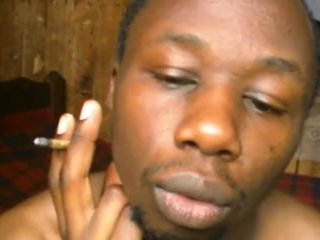 18 year old SMOKING WEED 😮😮 AND GETTING HIGH