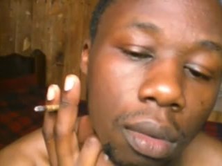 18 year old SMOKING WEED 😮😮 AND GETTING HIGH