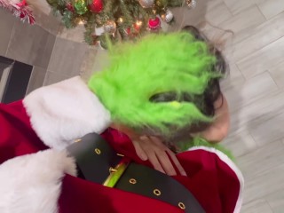 Fucking the Grinch to Save Christmas