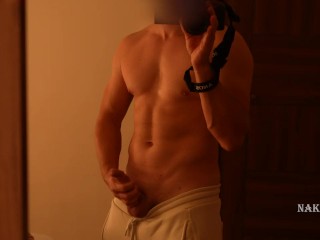 Muscular guy couldn't pass by the mirror without jerking off