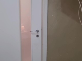 A NATALE HO INVITATO IL MIO FIGLIASTRO (ITALIANO) | MI HA SPIATO E HA SBORRATO - GUARDA COME SCHIZZA