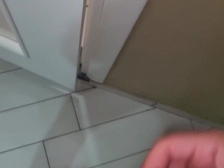 A NATALE HO INVITATO IL MIO FIGLIASTRO (ITALIANO) | MI HA SPIATO E HA SBORRATO - GUARDA COME SCHIZZA