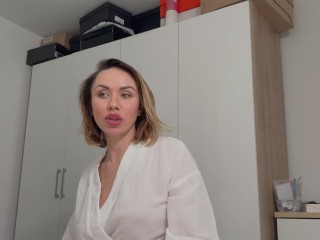 Мачеха застряла на диване, я не знал как ей помочь