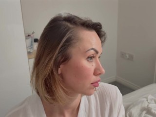 Мачеха застряла на диване, я не знал как ей помочь