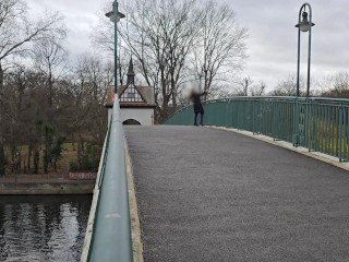 Снял незнакомку на мосту Берлина