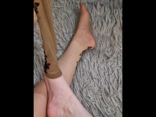 Petite English babe shows off her sexy feet and gets cum splattered over them