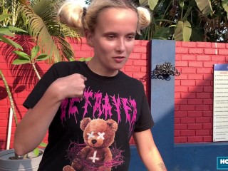 Afternoon Sex With Hottie Babe Lolipop And Horny Mark Pirson