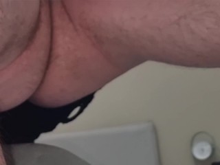 AMATORIALE | SBORRATA E GEMITI - RAGAZZO ITALIANO SBORRA CON UN GROSSO CAZZO