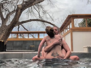 Passionate, romantic, public sex in a Japanese hot tub 🔥🌊🔥