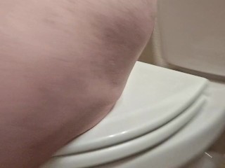 Cock enlarging method #2, massive cock 🍆 loves his toilet seat🔥 weird 🤪