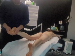 I came to the masseur, he fucked me and asked for a peg. he shot his cum in my face