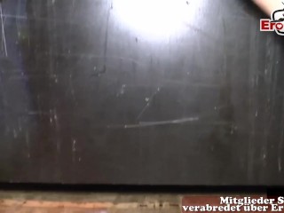 2 junge Küken werden im Sexclub hart gefickt