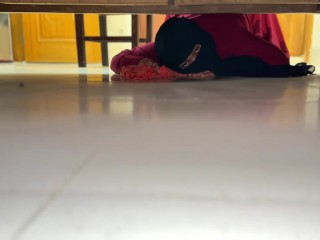 Egyptian Big Ass Curvy Muslim Hot Stepmom Stuck under Bed Then She want Anal fuck from me!