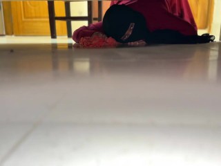 Egyptian Big Ass Curvy Muslim Hot Stepmom Stuck under Bed Then She want Anal fuck from me!