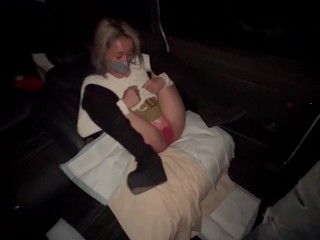 女子大生がカーセックスに興奮し過ぎておパンツ濡れビチョビチョ