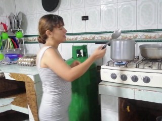 ME FOLLO ALA EMPLEADA DOMESTICA DE LA CASA DE MIS PADRES