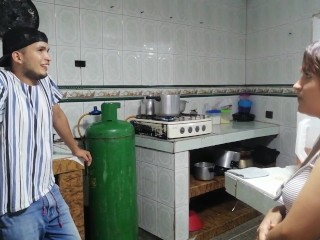 ME FOLLO ALA EMPLEADA DOMESTICA DE LA CASA DE MIS PADRES