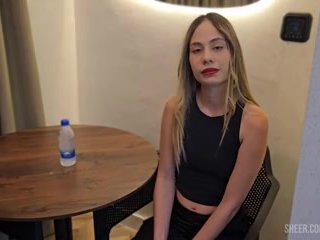 A neighbor comes to my house and I don't miss the opportunity to fuck her