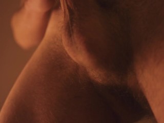 Svensk kille runkar och kommer