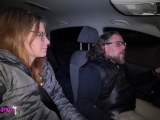 Ehefrau auf dem Parkplatz zum Ficken angeboten - tausche Pussyfüllung gegen Tankfüllung!