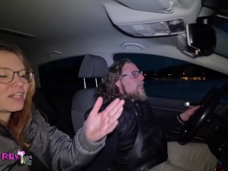 Ehefrau auf dem Parkplatz zum Ficken angeboten - tausche Pussyfüllung gegen Tankfüllung!