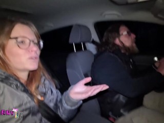 Ehefrau auf dem Parkplatz zum Ficken angeboten - tausche Pussyfüllung gegen Tankfüllung!