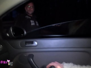 Ehefrau auf dem Parkplatz zum Ficken angeboten - tausche Pussyfüllung gegen Tankfüllung!