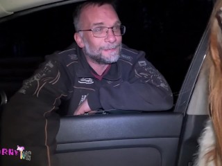Ehefrau auf dem Parkplatz zum Ficken angeboten - tausche Pussyfüllung gegen Tankfüllung!