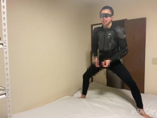 ガニ股オナニー