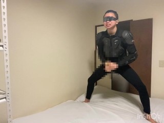 ガニ股オナニー