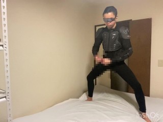 ガニ股オナニー