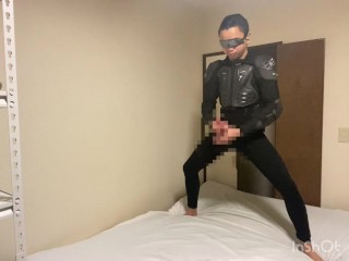 ガニ股オナニー